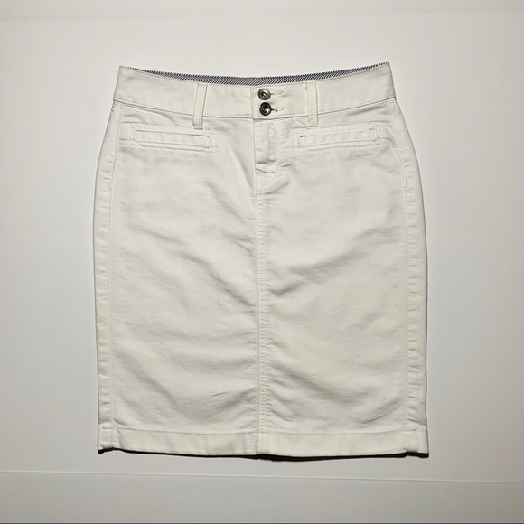 Banana Republic Dresses & Skirts - Banana Republic skirt women’s size 4 /25 white